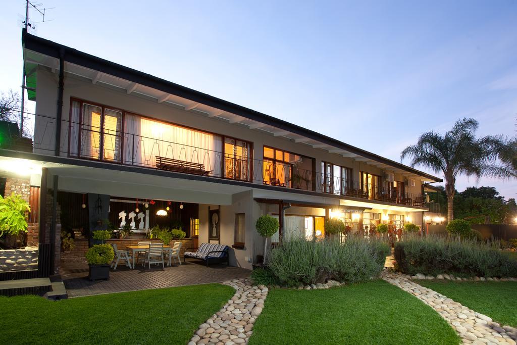 Miles B&B Guest House Oudtshoorn Esterno foto
